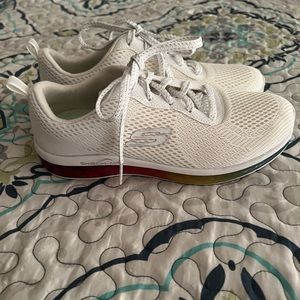 NWOT Skechers White Air-Cooled Memory Foam